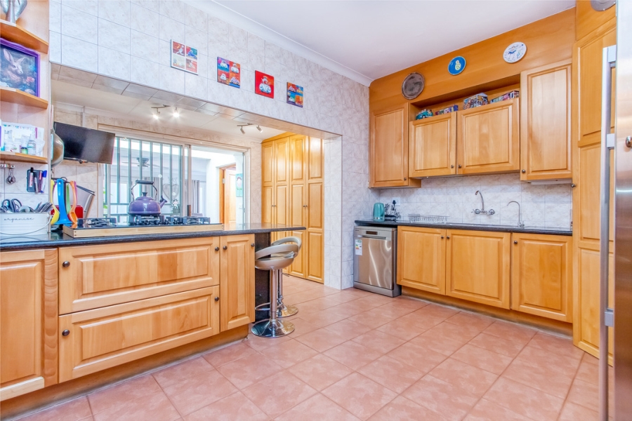 4 Bedroom Property for Sale in Linden Gauteng