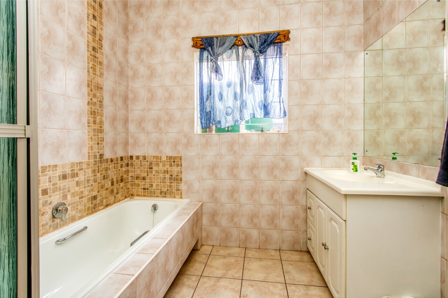 4 Bedroom Property for Sale in Linden Gauteng