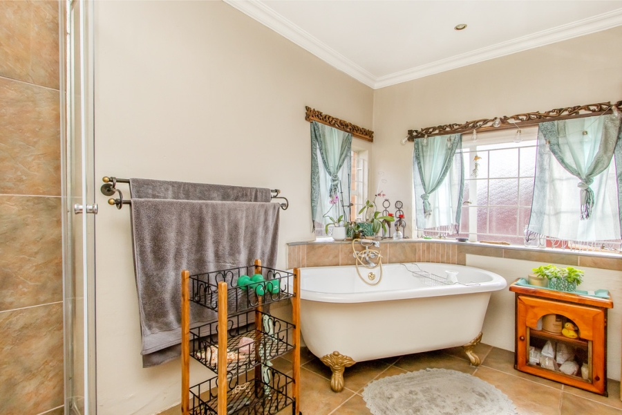 4 Bedroom Property for Sale in Linden Gauteng