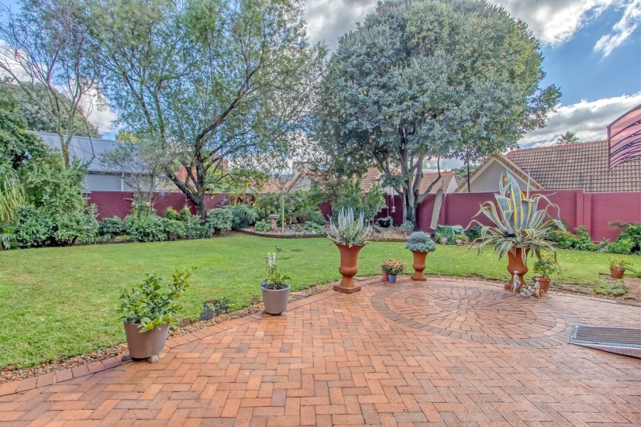 4 Bedroom Property for Sale in Linden Gauteng