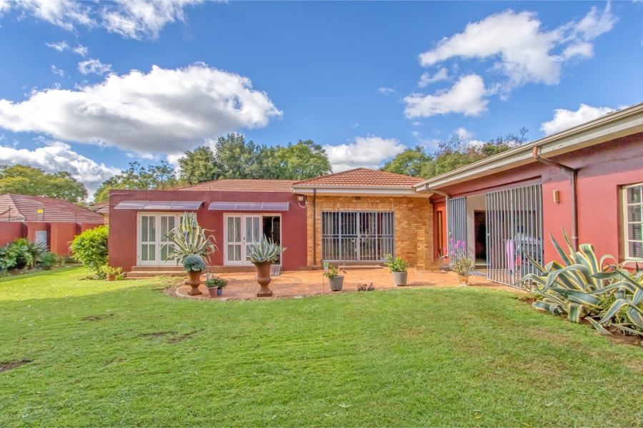 4 Bedroom Property for Sale in Linden Gauteng