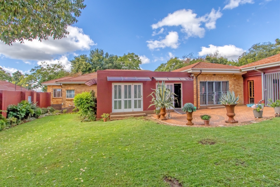 4 Bedroom Property for Sale in Linden Gauteng