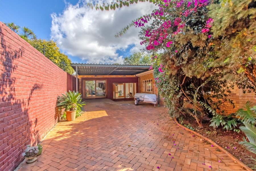 4 Bedroom Property for Sale in Linden Gauteng