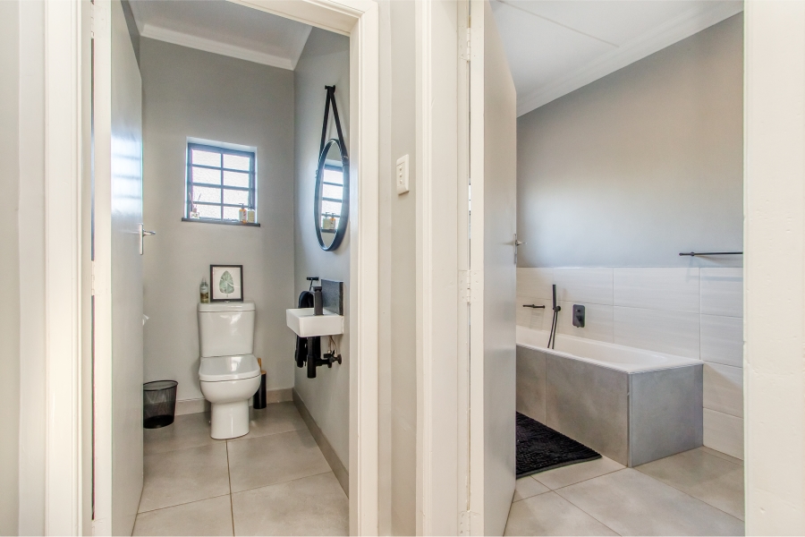 To Let 3 Bedroom Property for Rent in Linden Gauteng