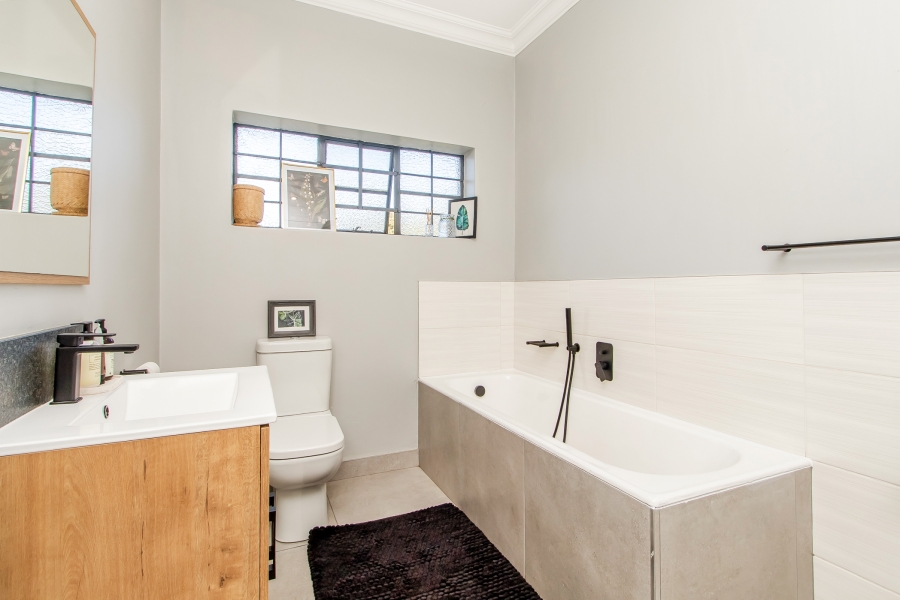 To Let 3 Bedroom Property for Rent in Linden Gauteng