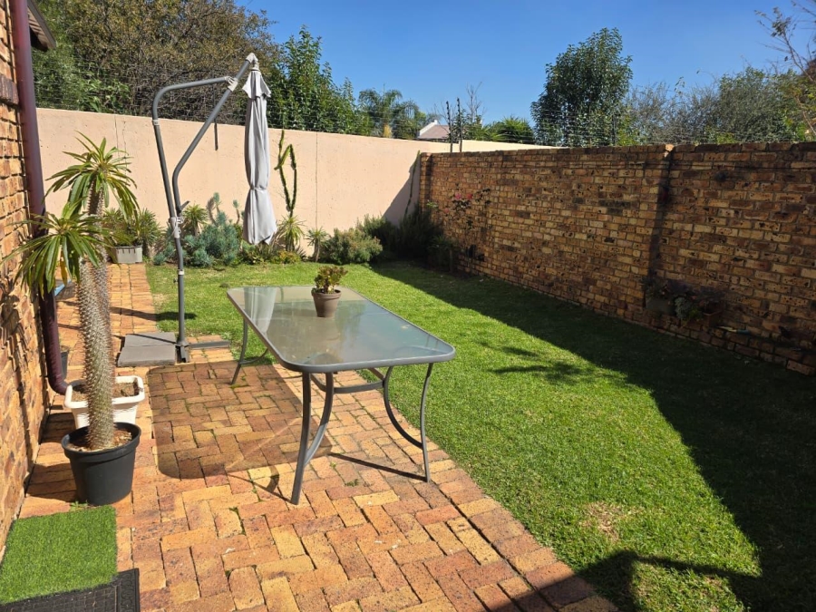 To Let 2 Bedroom Property for Rent in Halfway Gardens Gauteng