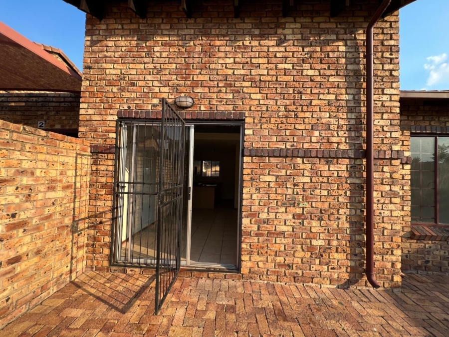 To Let 2 Bedroom Property for Rent in Halfway Gardens Gauteng