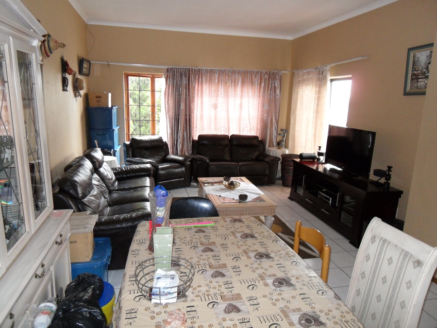 2 Bedroom Property for Sale in Corlett Gardens Gauteng