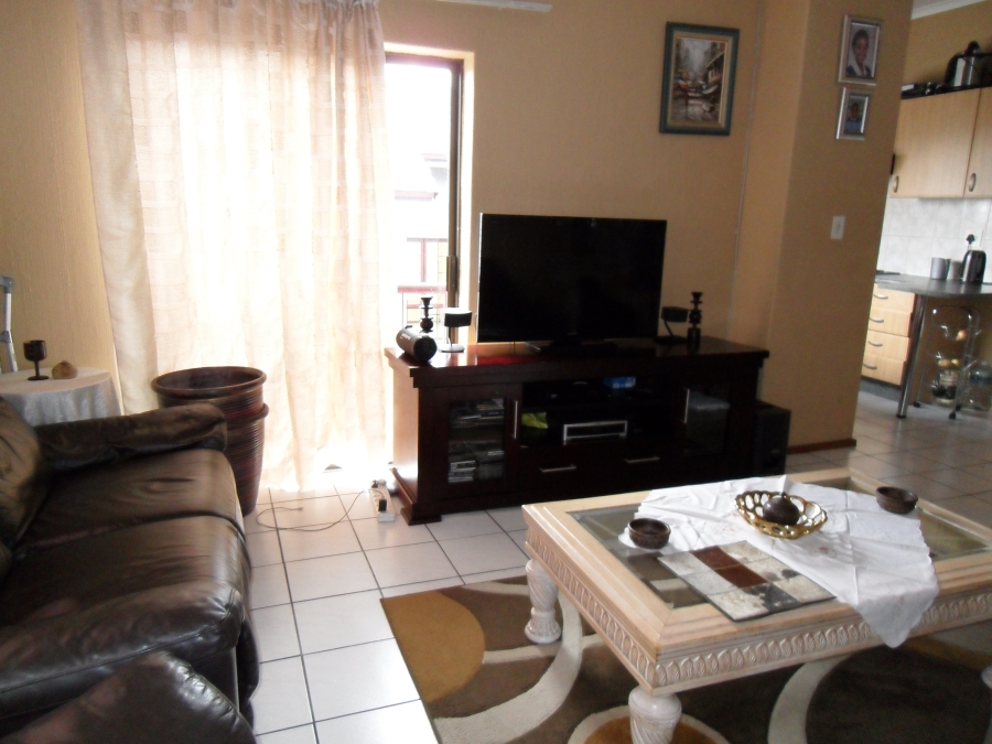 2 Bedroom Property for Sale in Corlett Gardens Gauteng