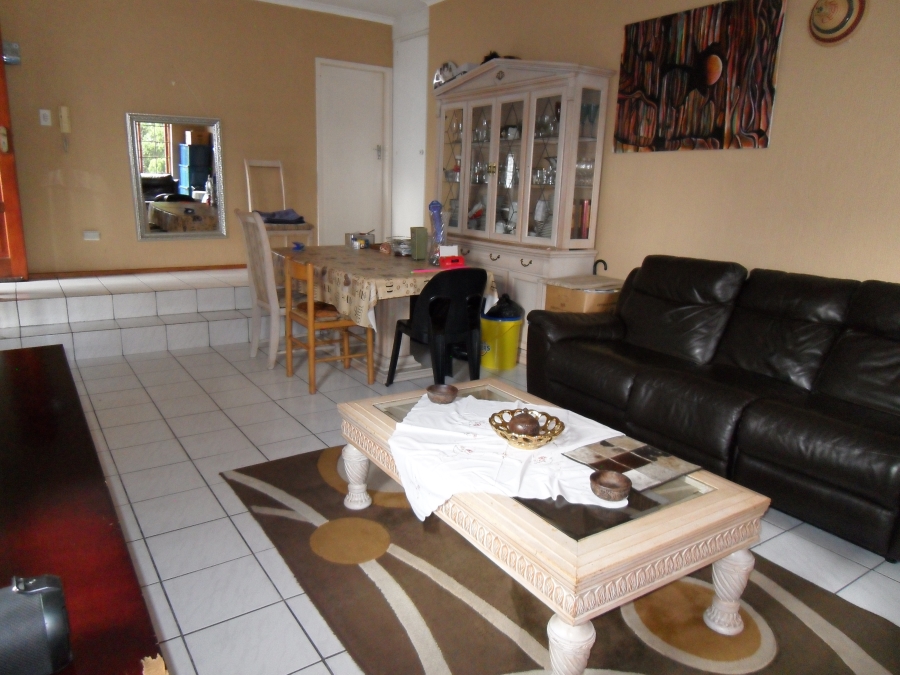 2 Bedroom Property for Sale in Corlett Gardens Gauteng