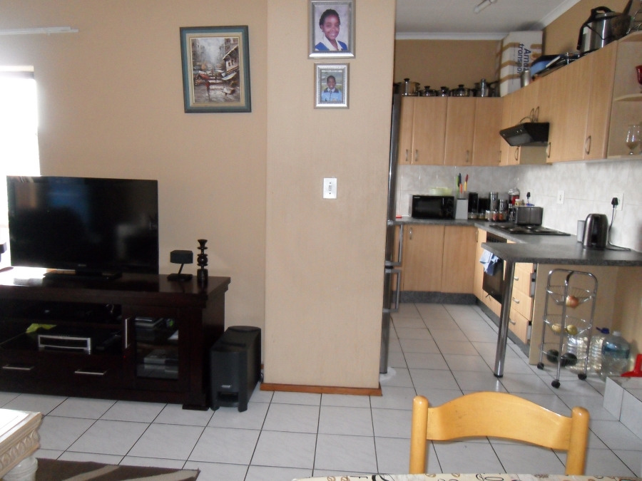 2 Bedroom Property for Sale in Corlett Gardens Gauteng