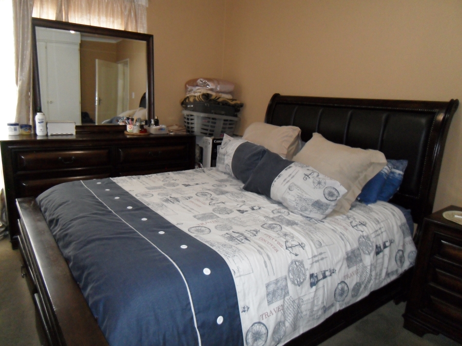2 Bedroom Property for Sale in Corlett Gardens Gauteng