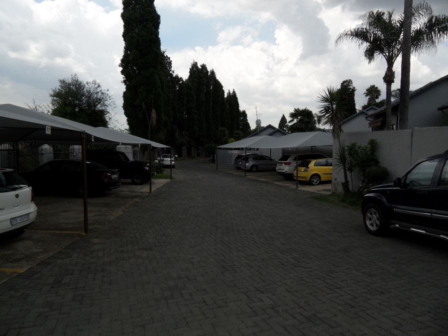 2 Bedroom Property for Sale in Corlett Gardens Gauteng