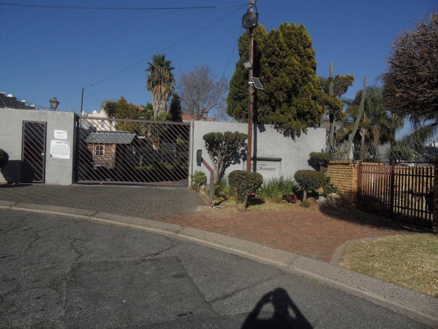 2 Bedroom Property for Sale in Corlett Gardens Gauteng