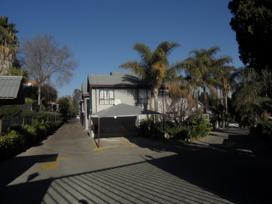 2 Bedroom Property for Sale in Corlett Gardens Gauteng
