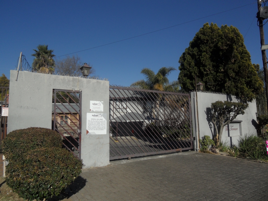 2 Bedroom Property for Sale in Corlett Gardens Gauteng