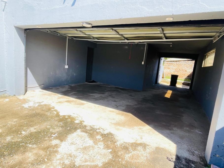 4 Bedroom Property for Sale in Protea Glen Gauteng