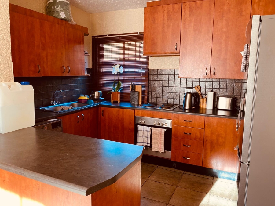 2 Bedroom Property for Sale in Die Hoewes Gauteng