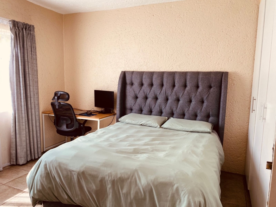 2 Bedroom Property for Sale in Die Hoewes Gauteng