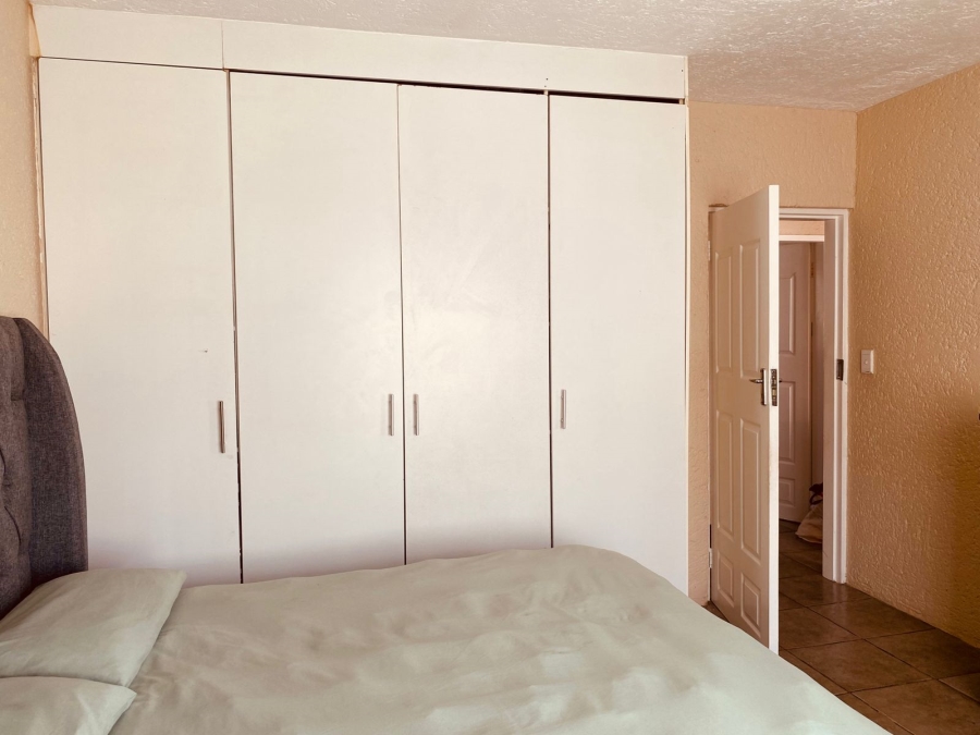 2 Bedroom Property for Sale in Die Hoewes Gauteng