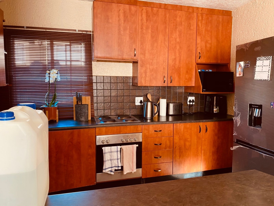 2 Bedroom Property for Sale in Die Hoewes Gauteng