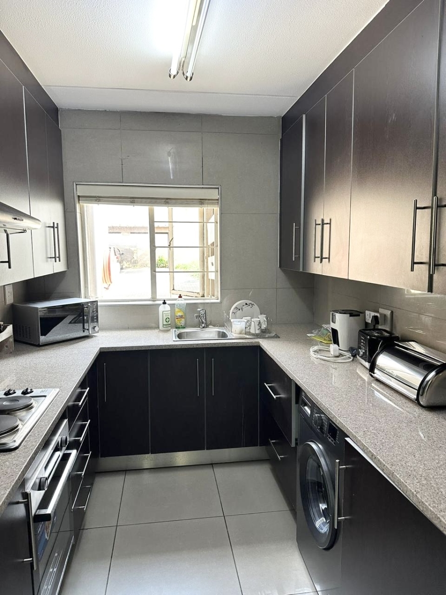 To Let 2 Bedroom Property for Rent in Sandown Gauteng