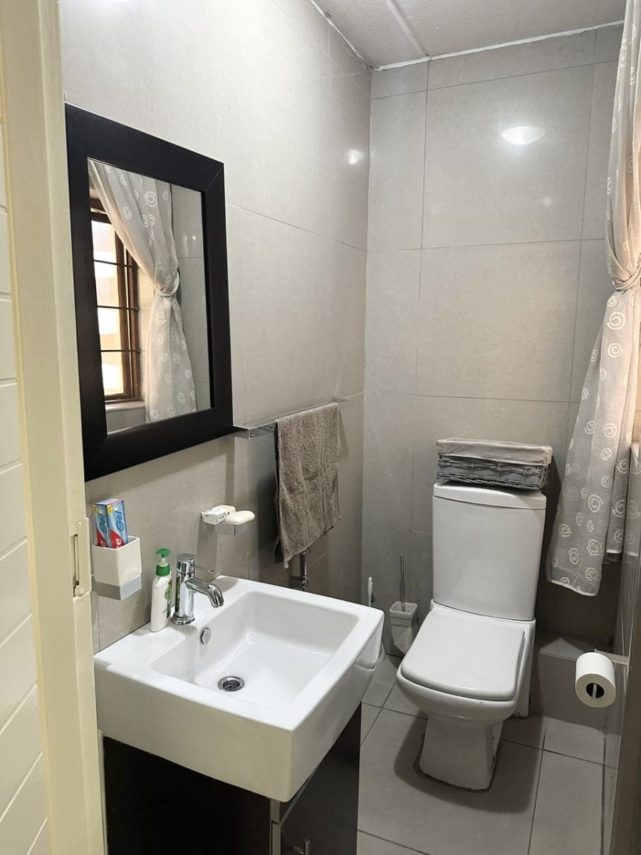 To Let 2 Bedroom Property for Rent in Sandown Gauteng