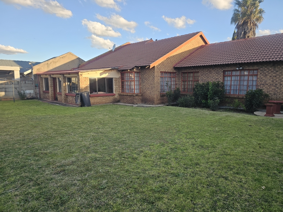 4 Bedroom Property for Sale in Dersley Gauteng