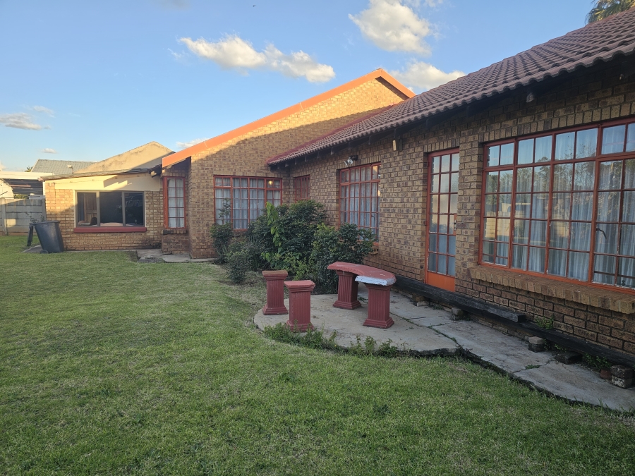 4 Bedroom Property for Sale in Dersley Gauteng