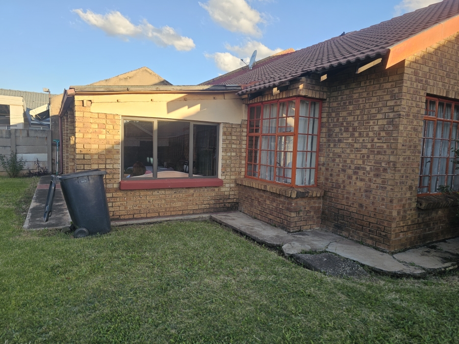 4 Bedroom Property for Sale in Dersley Gauteng