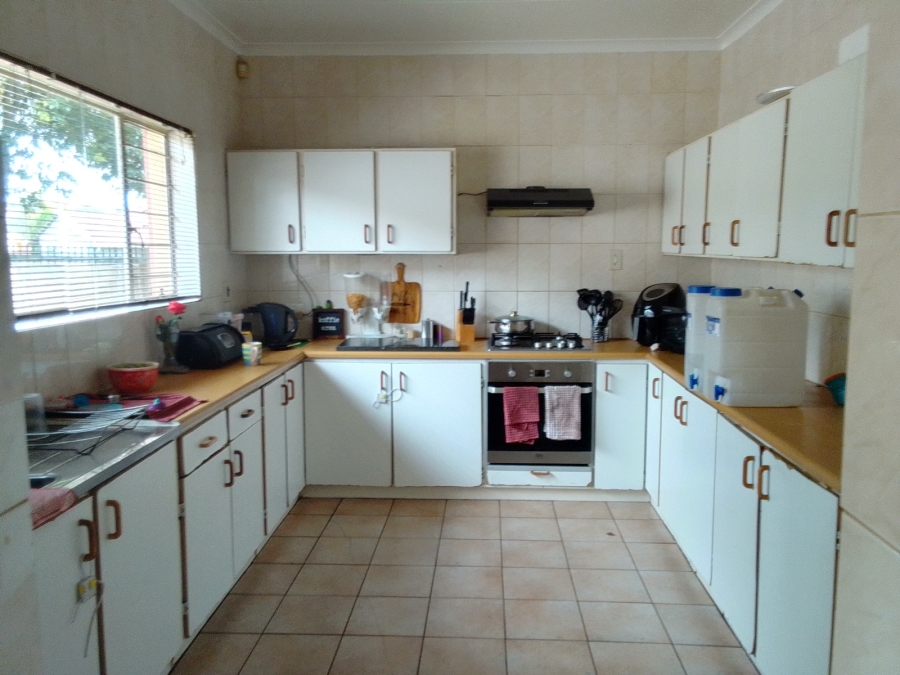 4 Bedroom Property for Sale in Glen Marais Gauteng
