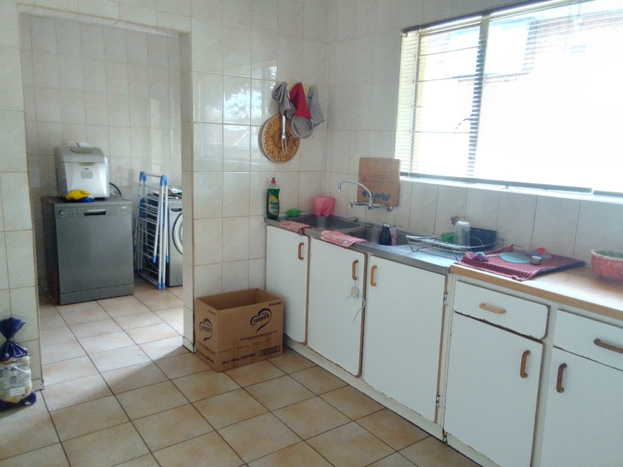 4 Bedroom Property for Sale in Glen Marais Gauteng