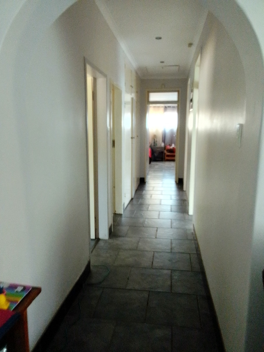 4 Bedroom Property for Sale in Glen Marais Gauteng