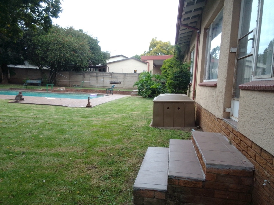 4 Bedroom Property for Sale in Glen Marais Gauteng