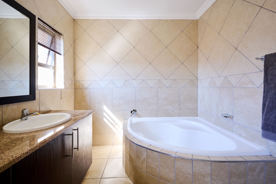 4 Bedroom Property for Sale in Montecello Estate Gauteng