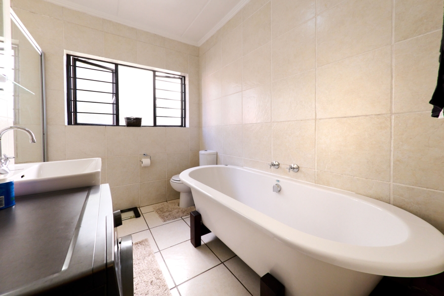 2 Bedroom Property for Sale in Paulshof Gauteng