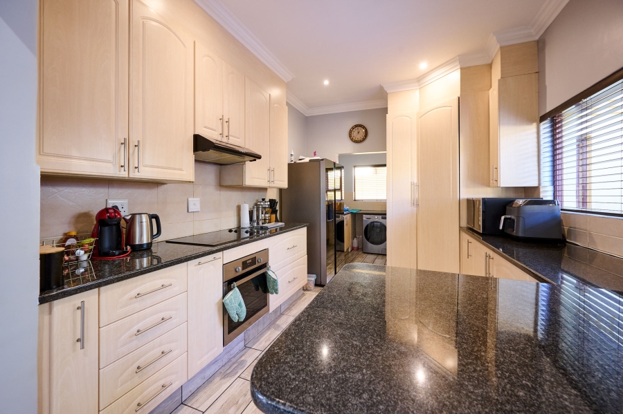 3 Bedroom Property for Sale in Halfway Gardens Gauteng