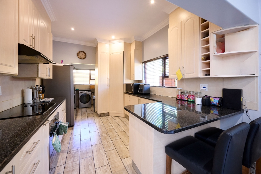 3 Bedroom Property for Sale in Halfway Gardens Gauteng