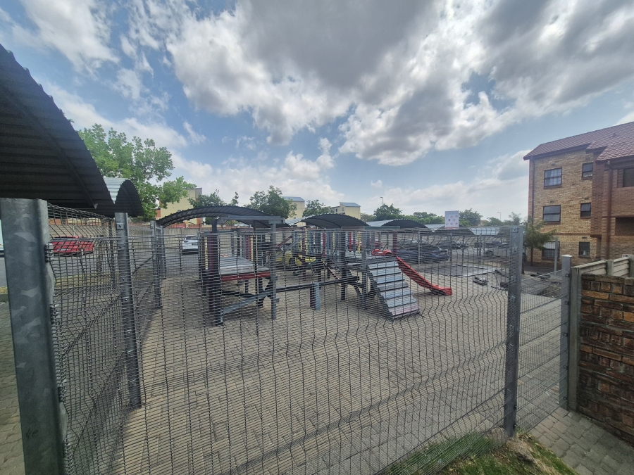 2 Bedroom Property for Sale in Noordwyk Gauteng