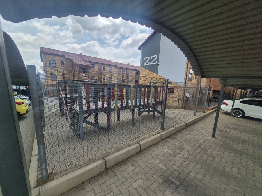 2 Bedroom Property for Sale in Noordwyk Gauteng