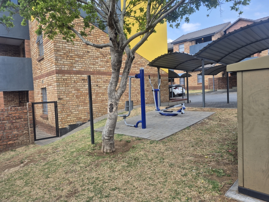 2 Bedroom Property for Sale in Noordwyk Gauteng