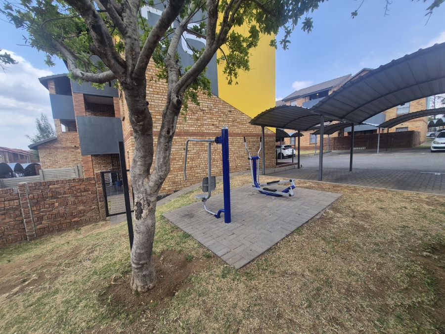2 Bedroom Property for Sale in Noordwyk Gauteng