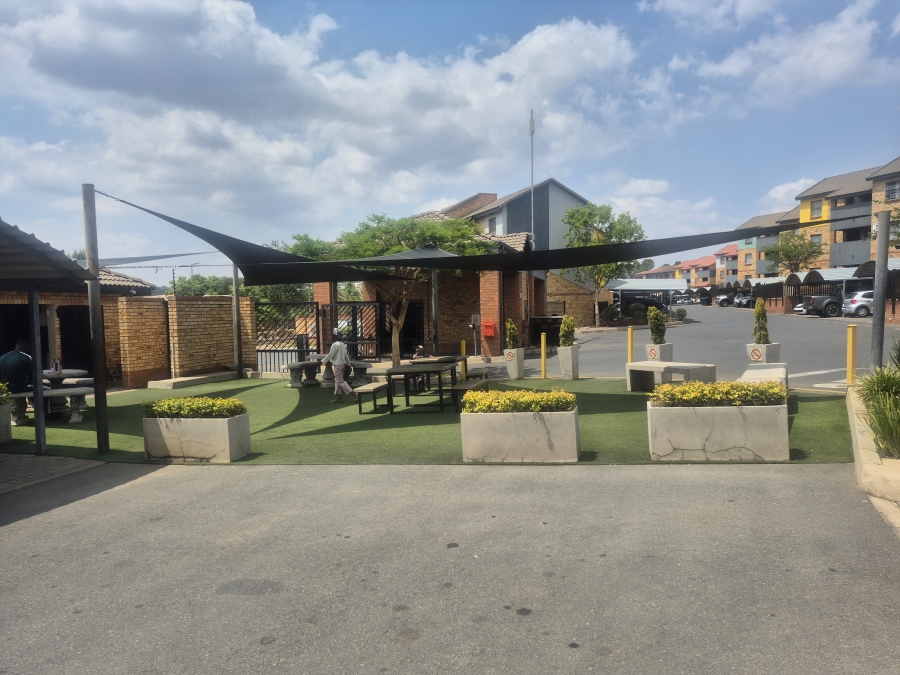 2 Bedroom Property for Sale in Noordwyk Gauteng
