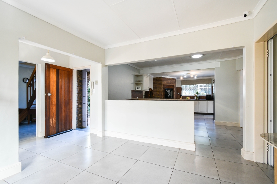 4 Bedroom Property for Sale in Garsfontein Gauteng