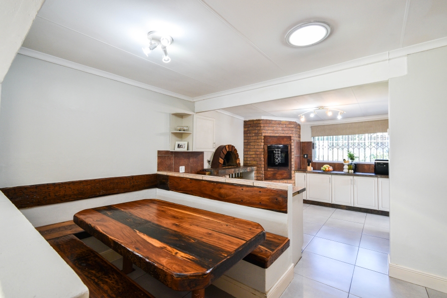4 Bedroom Property for Sale in Garsfontein Gauteng