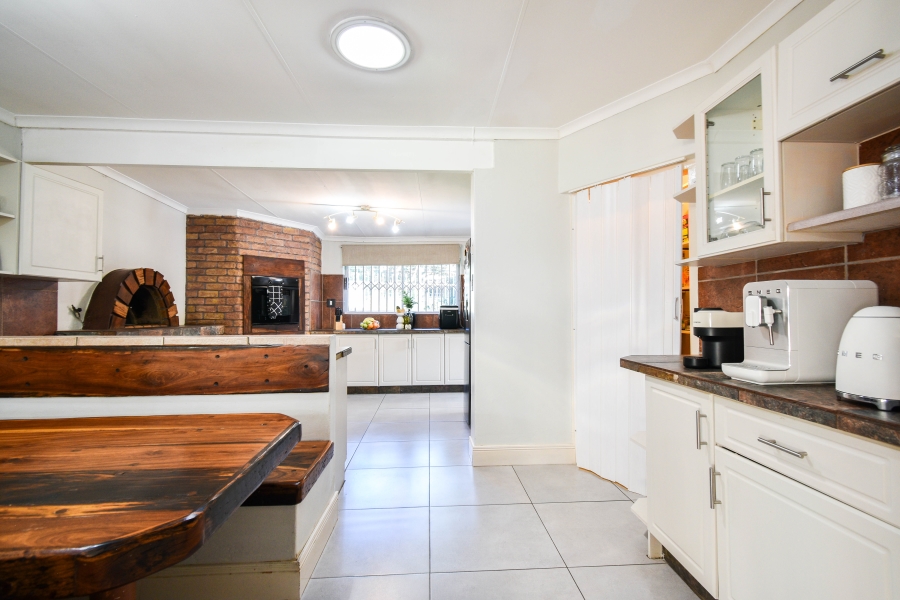 4 Bedroom Property for Sale in Garsfontein Gauteng