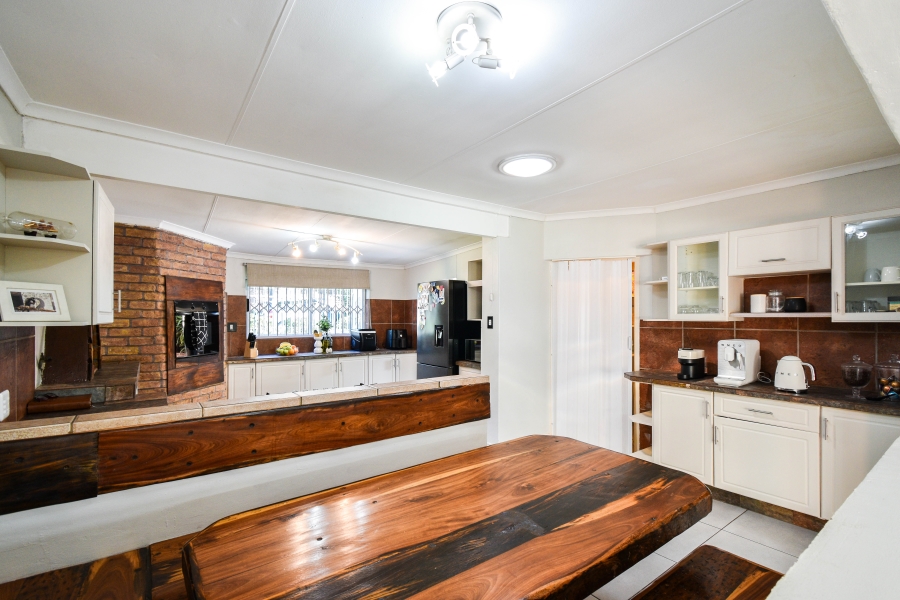 4 Bedroom Property for Sale in Garsfontein Gauteng