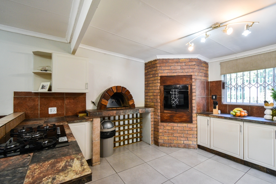 4 Bedroom Property for Sale in Garsfontein Gauteng