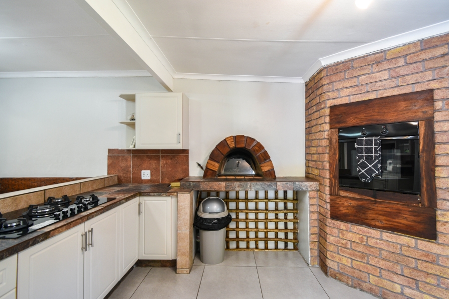 4 Bedroom Property for Sale in Garsfontein Gauteng