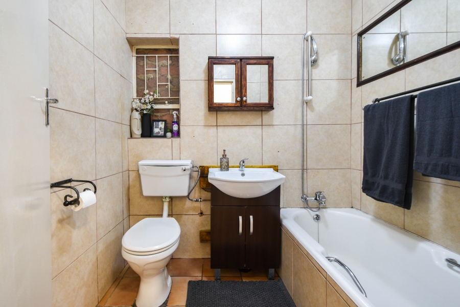 4 Bedroom Property for Sale in Garsfontein Gauteng